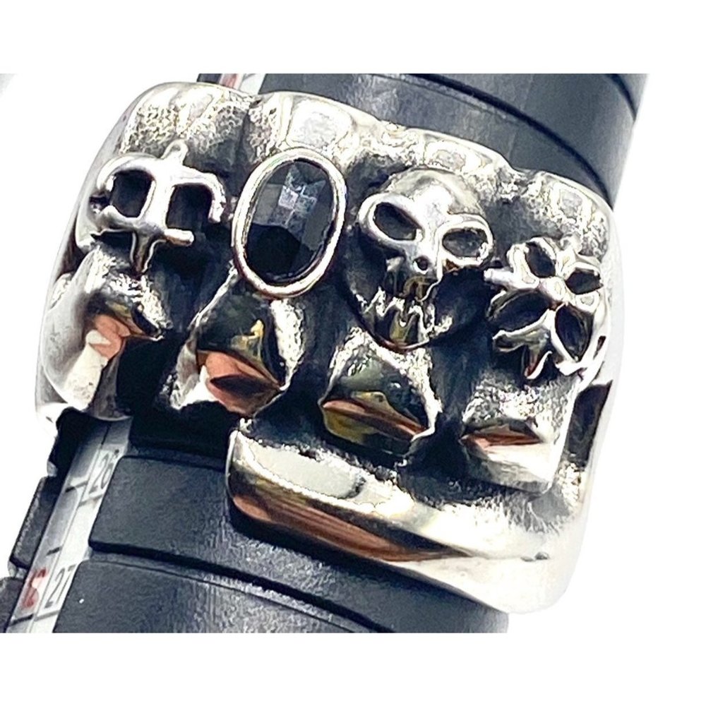 Fist gem clover skull ring‎ 11